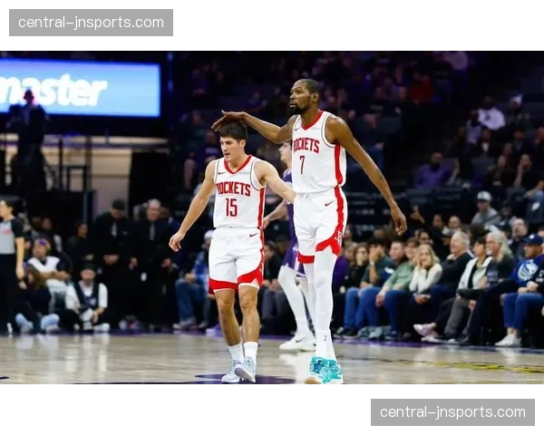 火箭年轻核心关键时刻决策能力不足 阿门汤普森补篮绝杀难掩阵地战停滞